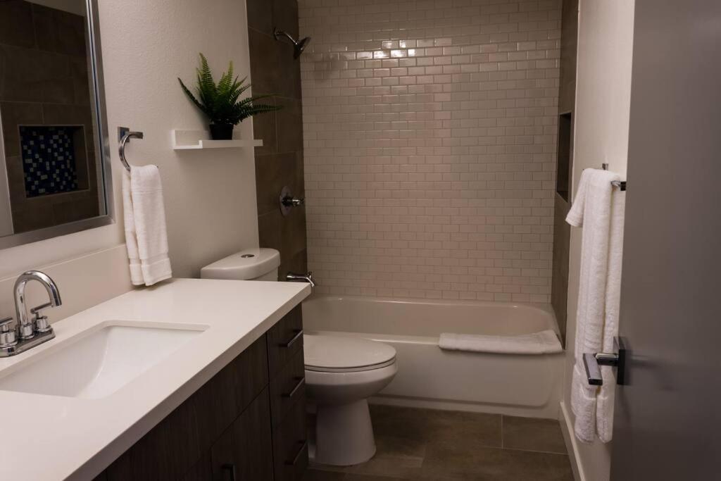 Stylish 2 Bed 1 And Half Bath Apartment Near Sofi Stadium, Lax, Forum 잉글우드 외부 사진