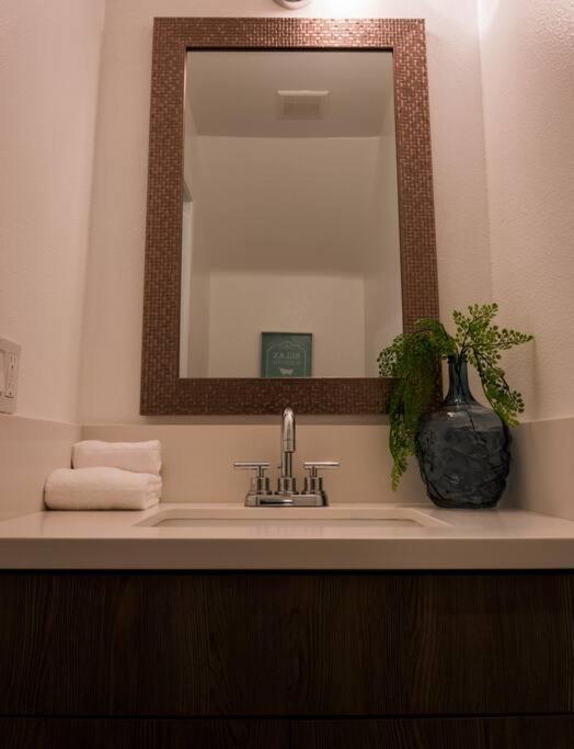 Stylish 2 Bed 1 And Half Bath Apartment Near Sofi Stadium, Lax, Forum 잉글우드 외부 사진